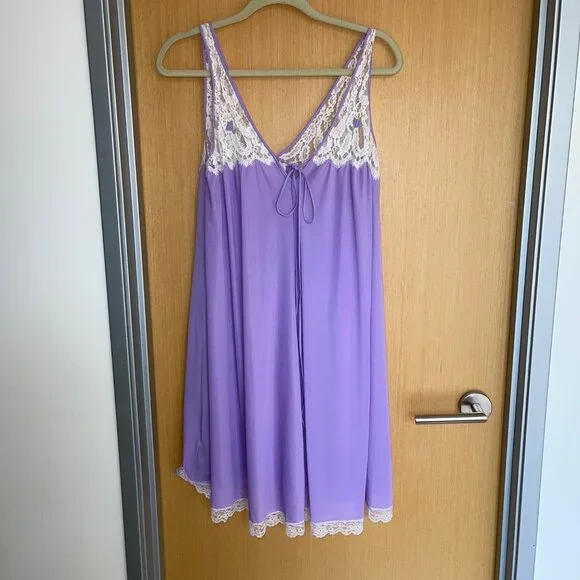 Lucie Ann Vintage Womens Nightgown Size Small Lavender Lace Tie Front